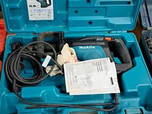 lot 161 image: Makita Rotary Hammer HR40001C with Case