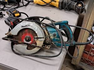 lot 165 image: Makita Hypoid Worm Saw