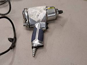 lot 172 image: Kobalt 12 Air Impact Wrench SGY-AIR134TZ