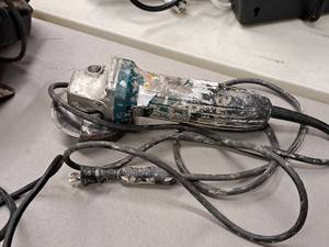 lot 173 image: Makita Grinder