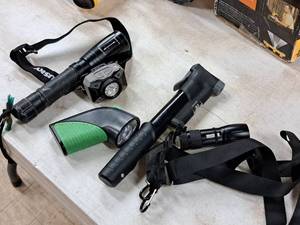 lot 183 image: Headlight, Flashlights, Bike Pump