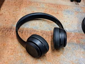 lot 193 image: Beats Wireless Headphones