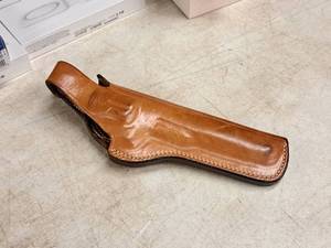lot 202 image: Bianchi #5BH .38.357 S&W Leather Handgun Holster