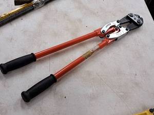 lot 178 image: HK Porter Crescent Power Pivot 24 Bolt Cutter