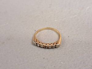 lot 211 image: 14K Gold Gemstone Ring