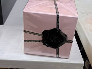 lot 222 image: Viktor Rolf Flower Bomb Perfume