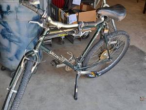 lot 238 image: Specialized Hard Rock Classic 22 Mens Trail Bicycle 22 Green Frame