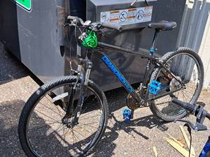 lot 240 image: Diamond Back 22 Mens Trail Bicycle 19 Black Frame