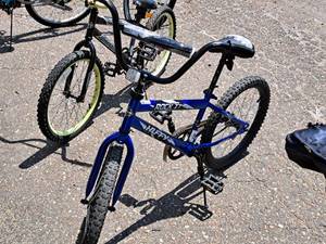 lot 243 image: Huffy Rock It 16 Boys Trail Bicycle 12 Blue Frame