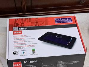 lot 8 image: RCA 9 Tablet