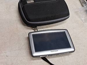 lot 12 image: Tomtom XL GPS
