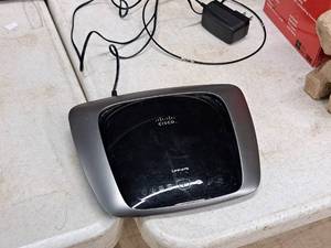 lot 18 image: Cisco Linksys Dual Band Wireless-N Gigabit Router WRT320N