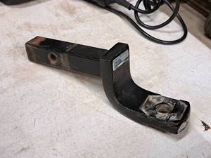 lot 28 image: 1-14 Hitch