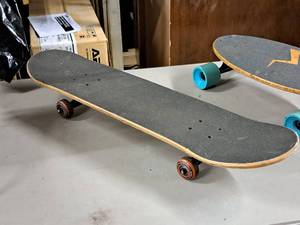 lot 41 image: Kryptonics 31 Skateboard