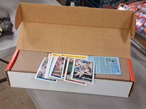 lot 78 image: 1991 Topps Baseball Collectors Cards Box Set