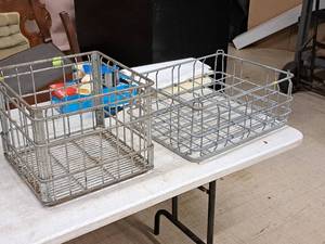 lot 91 image: Metal 24ct Glass Storage Rack, Metal Crate