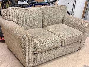 lot 98 image: Love Seat