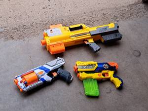 lot 121 image: Lot of (3) Nerf Guns - Deploy CS-6, X-Shot, Strong Arm