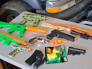 lot 123 image: Lot of (12) Assorted Plastic Toy Guns and Accessories