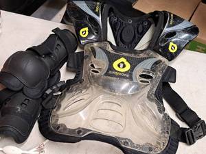 lot 126 image: Chest Protector and Knee Pads