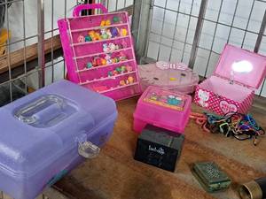 lot 129 image: Lot of (7) Assorted Girls Jewelry Boxes, Keepsake Boxes and Organizers