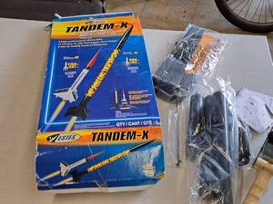 lot 158 image: Estes Tandem-X Model Rocket Launch Set