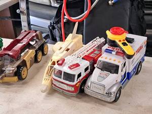 lot 163 image: Lot of (4) Assorted Car Toys