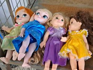 lot 178 image: Lot of (4) Childrens Dolls