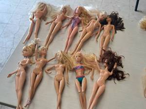 lot 184 image: Lot of (10) Assorted Barbie Dolls