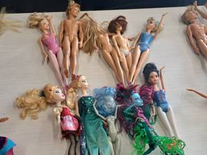 lot 186 image: Lot of (10) Assorted Barbie Dolls