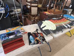 lot 194 image: Star Wars Tracing Pad, Keepsake Box, Carry Bag, Poster