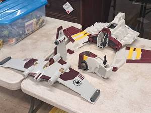 lot 197 image: Lot of (2) Star Wars Ships