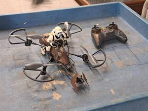 lot 199 image: Star Wars Drone with Controller