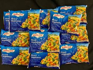 lot 20 image: K - Lot of 12 Bags of Birds Eye Mixed Vegetables - 16oz Each