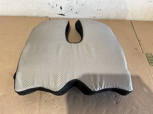 lot 391 image: Extra Large Memory Seat Cushion for Office Chair
