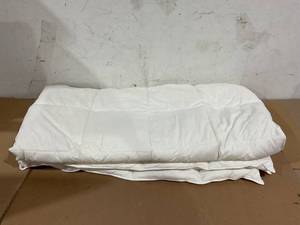 lot 136 image: Queen Size Goose Down Comforter