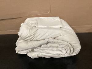 lot 229 image: King Size Comforter White