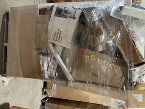 lot 491 image: Wholesale Pallet of Assorted Miscellaneous Items