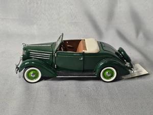 Franklin Mint 1936 Ford Convertible Metal Car 7