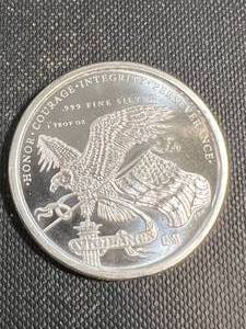 1 TROY OZ .999 FINE SILVER DONALD TRUMP ROUND