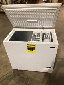 lot 1 image: Magic Chef 7.0 cu. ft. Chest Freezer in White Customer Returns See Pictures