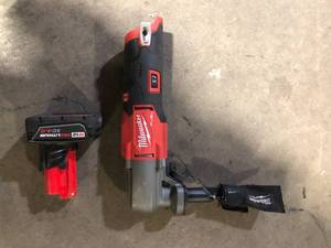 lot 49 image: Milwaukee Tool   Customer Returns See Pictures