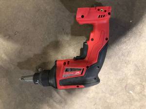 lot 50 image: Milwaukee Screw Gun  Tool   Customer Returns See Pictures