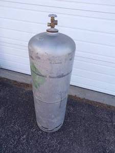 lot 6 image: 100# Propane Tank