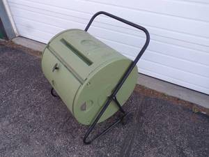 lot 19 image: Garden Composter