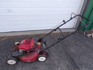 lot 23 image: Toro 22 Push Mower with assist drive