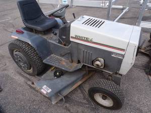 lot 4 image: White GT-2055 Mower 20 HP Hydrostatic with Blade and 50 Deck