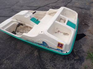 lot 10 image: Water Wheeler JR Paddle Boat