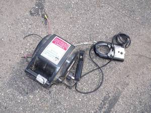 lot 27 image: Electric 12v Winch