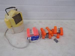 lot 33 image: 6 Fishing Buoys with Minnow Bucket